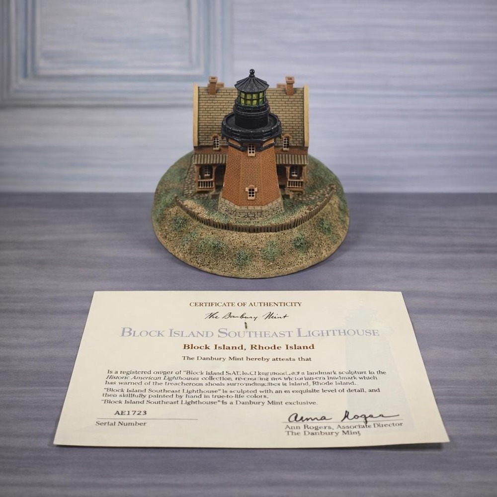 Danbury Mint Block Island Lighthouse Figurine COA 7 Inch Base